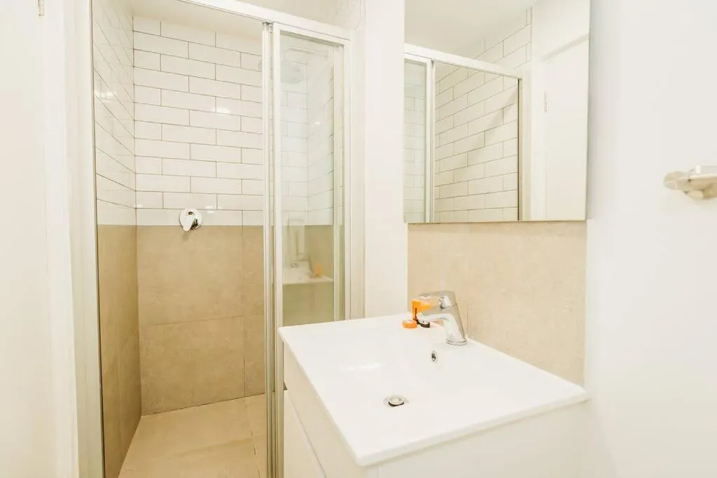 301 Le Jardin - Image 3