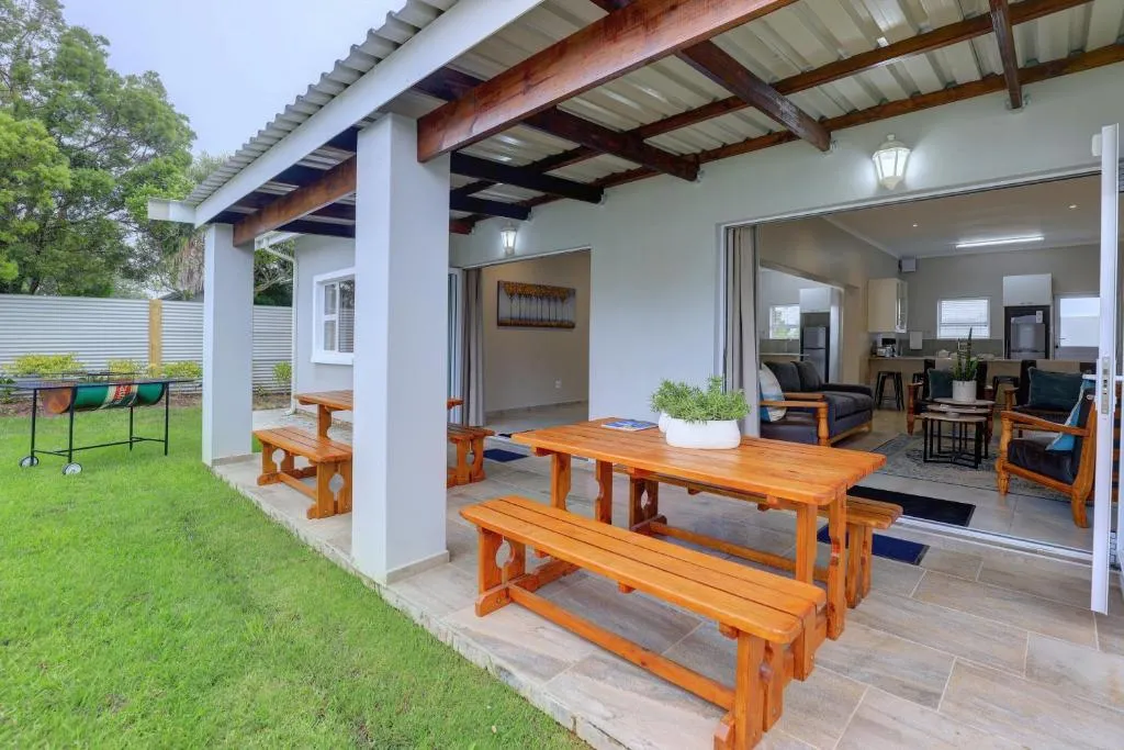 Out of Bounds Self-Catering Lodge - Image 4
