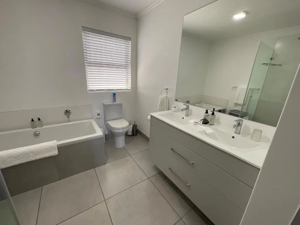 Bond Self-Catering Unit - Image 3
