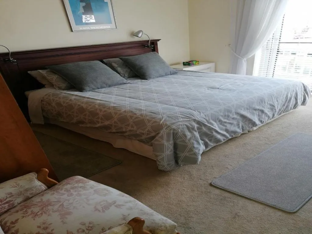 Gem Quays Waterfront one Bedroom - Image 2