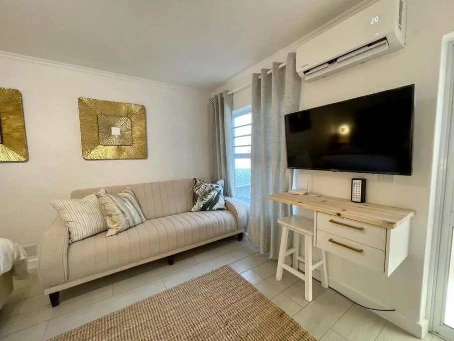 Knysna Studio Luxury Escape at HeadsView! - Image 2
