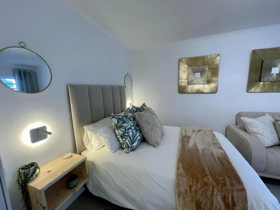 Knysna Studio Luxury Escape at HeadsView! - Image 3