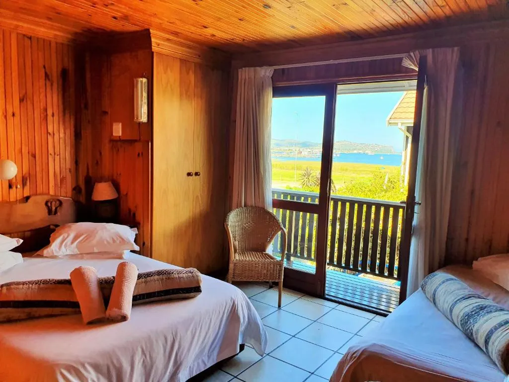 Lakeside Accommodation - Image 2