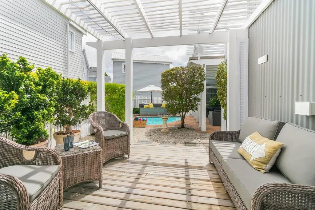 Picturesque Retreat on Thesen Islands - Image 4
