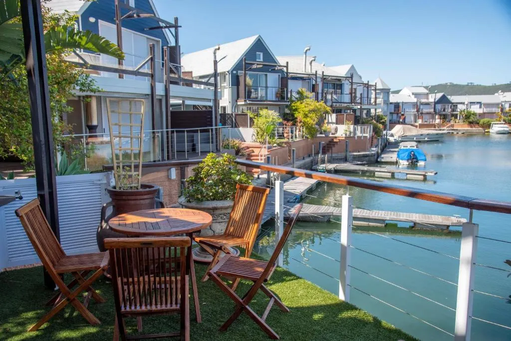WATERFRONT 2 Bed Home with mooring at Knysna Quays