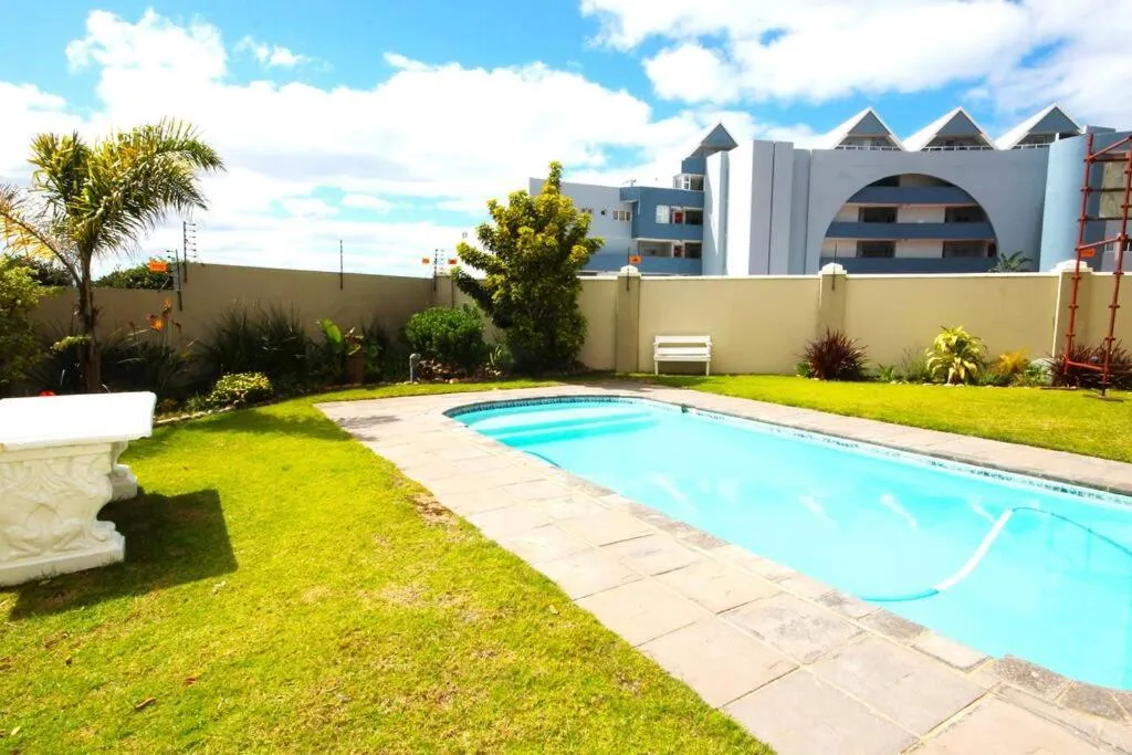 1 Estoril apartment - Image 4