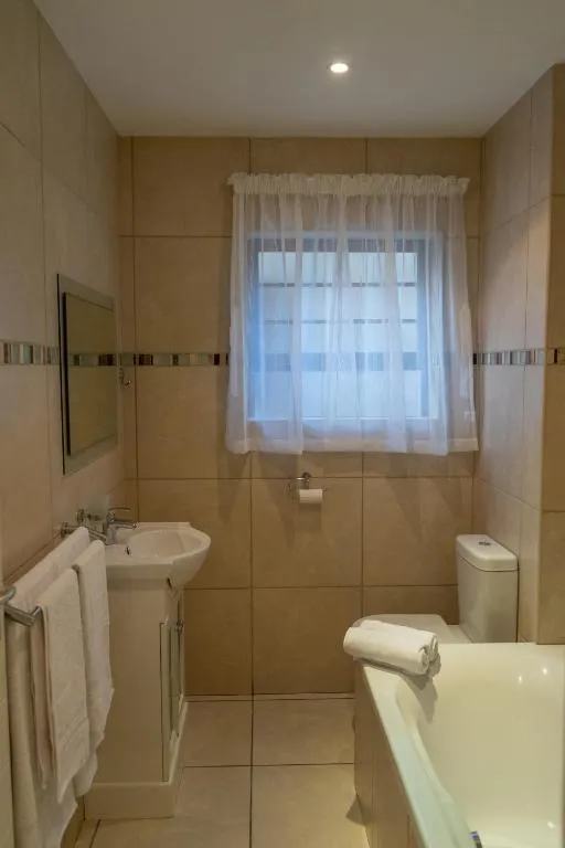 500 Metres - Image 3