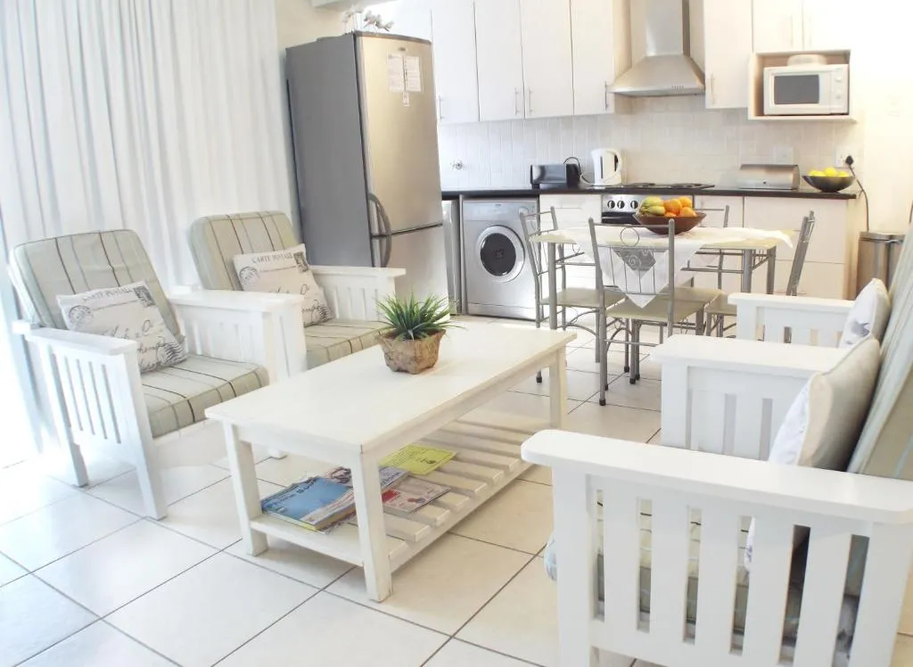 Point Village Accommodation - Alista - Image 4