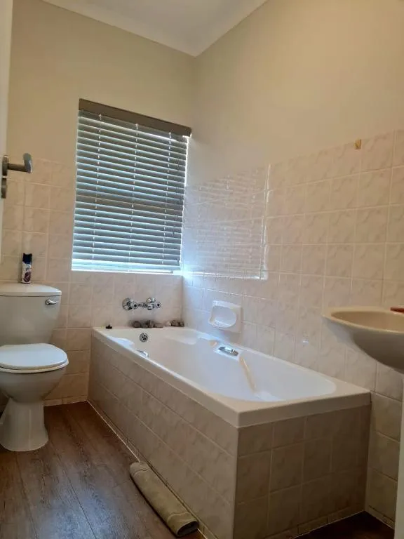 Point Village Accommodation - Erin 5 - Image 3