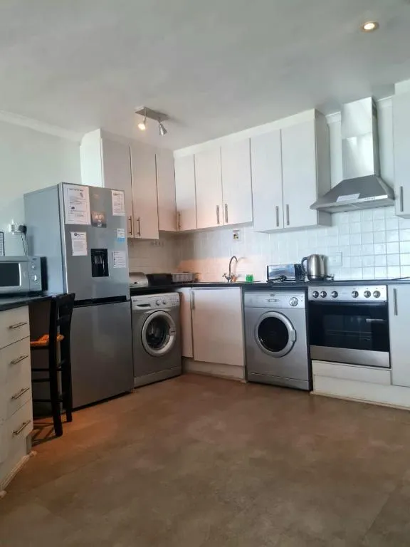 Point Village Accommodation - Linda - Image 4