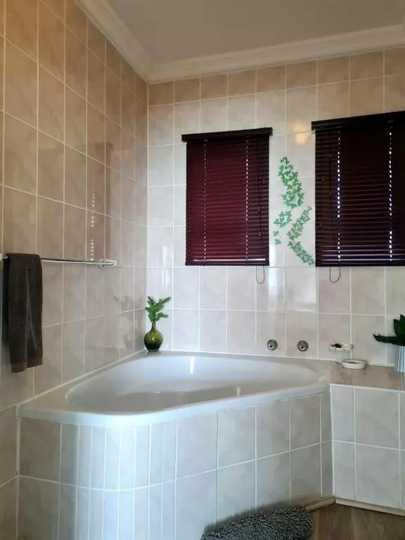 Point Village Accommodation - Ocean Two 42 - Image 3