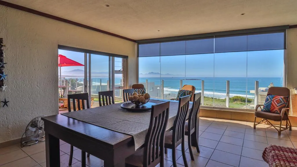 Trio Towers Beach View Apartment - Image 2