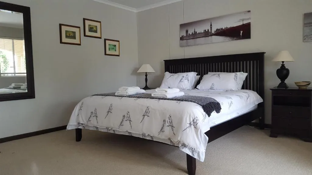 18 Greenpoint Mews - Image 2