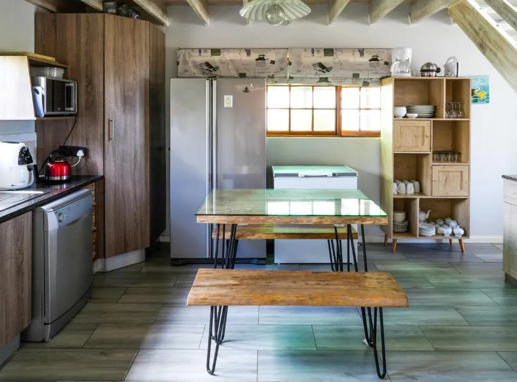 3-Bedroom Charming Coastal Retreat in Plettenberg Bay - Image 4