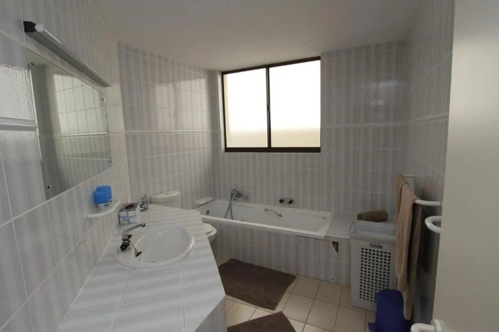 4 van Pletten - Image 3