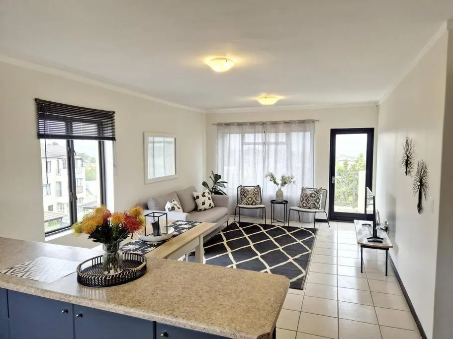 Bright and Sunny 2 Bedroom Flat