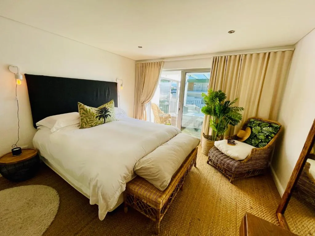 Hill Sea-View Apartment - Image 2