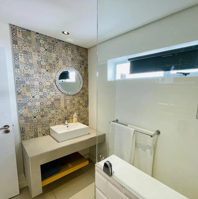 Hill Sea-View Apartment - Image 3
