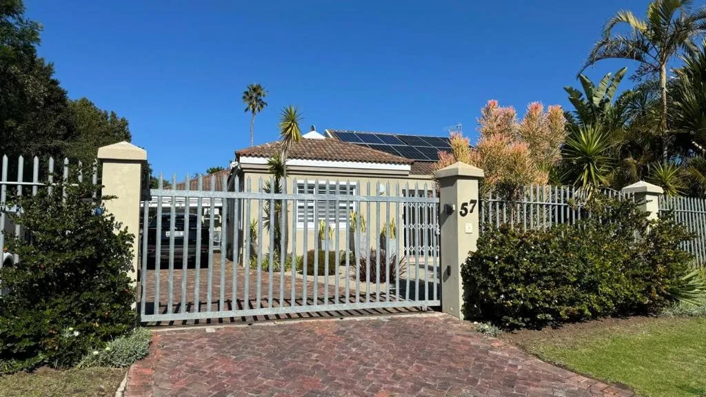 Plett57 - Self Catering - Room No1 - Image 2