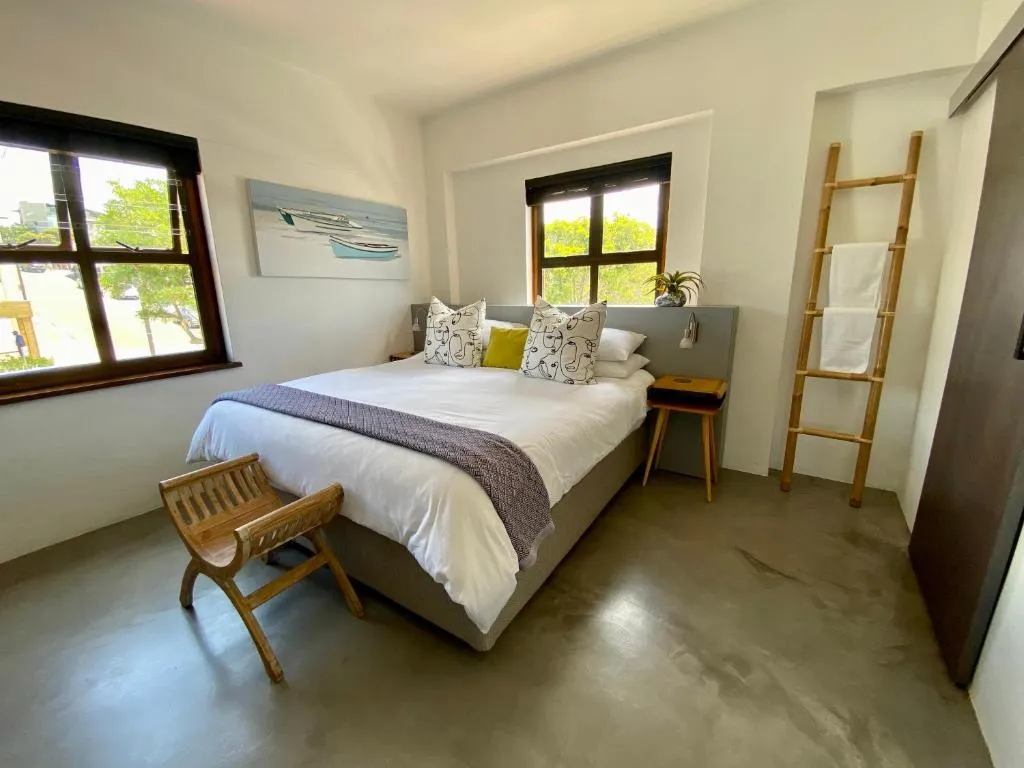 Stay On Main Plett - Contemporary 2-Bedroom Apartment - Image 2