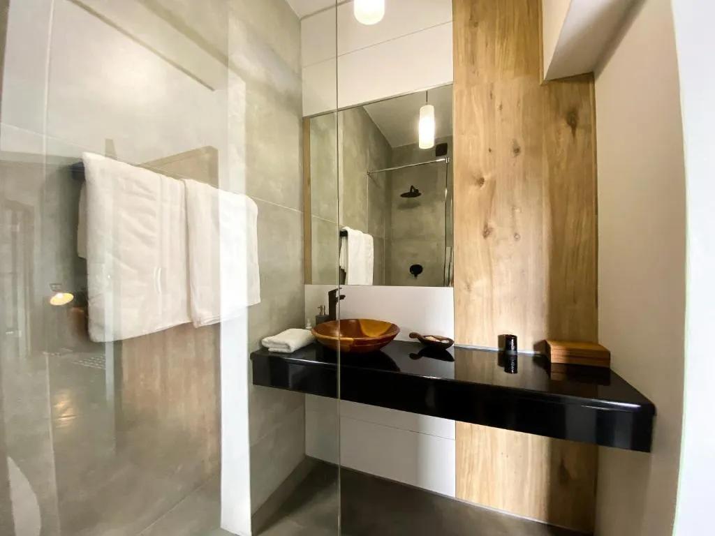 Stay On Main Plett - Contemporary 2-Bedroom Apartment - Image 3