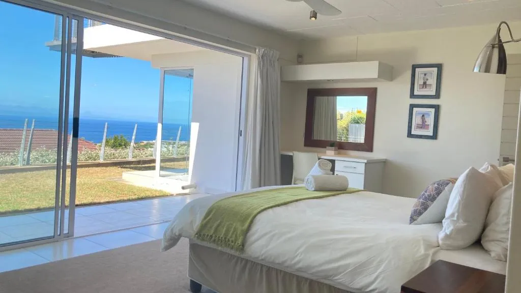 Stylish holiday home with amazing sea views