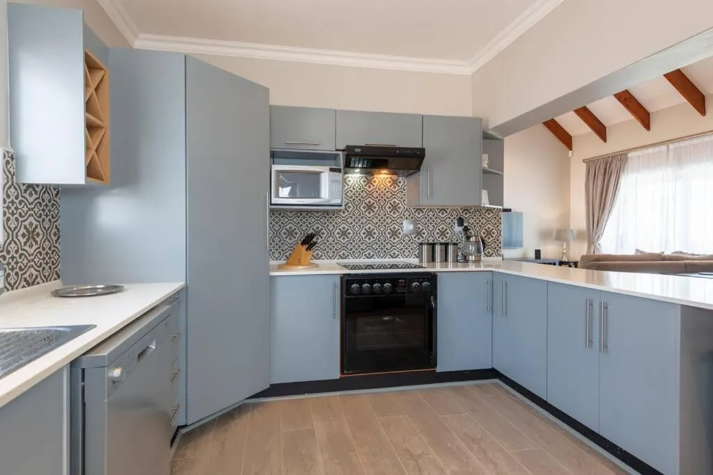 Sedgefield - Quick WALK to Beach. REDUCED Winter Rates - Sleeps 6 Guests - Image 2