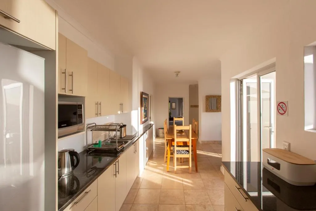 Infinity Blue Luxury Accommodation - Image 3