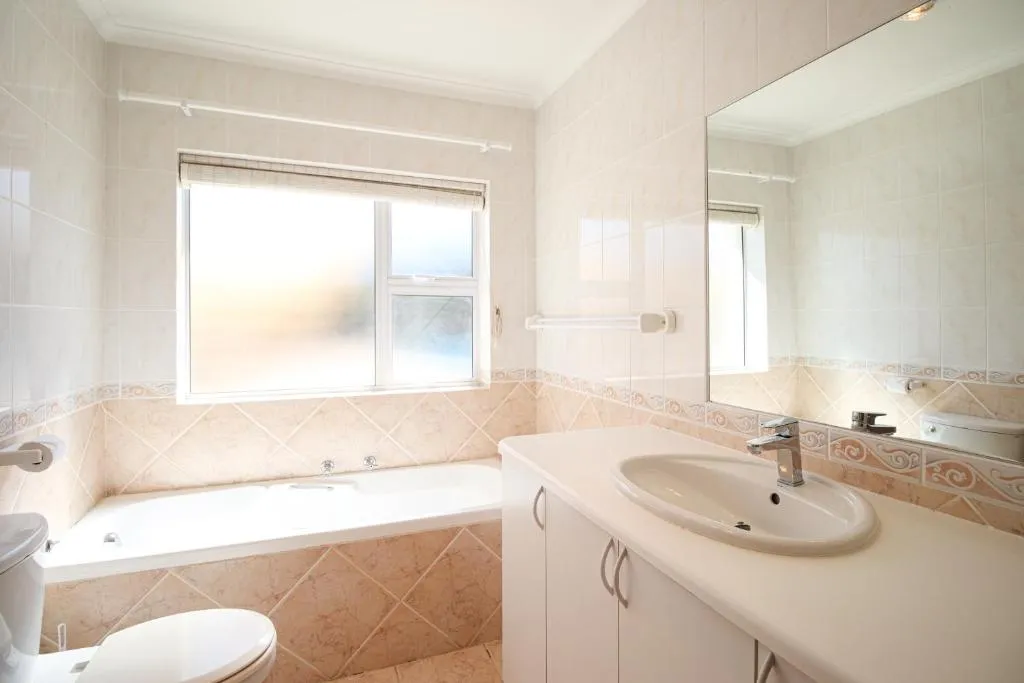 Ocean Villa - Pool & Loadshedding Backup - Image 3