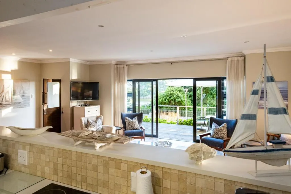 Waterside Holiday House - Image 4