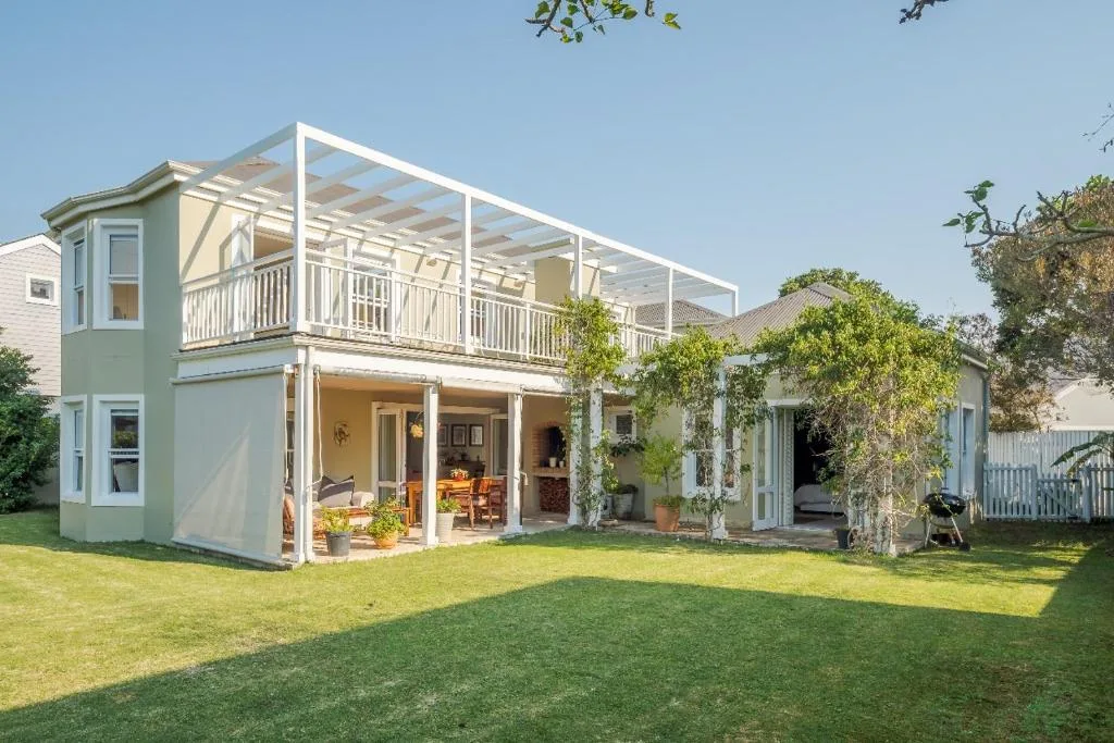 Sunny Thesen Islands Cottage