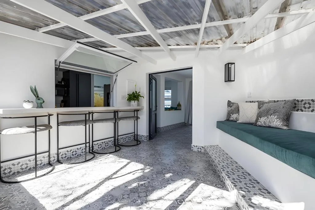 Modern covered patio with bar seating and built-in bench cushions