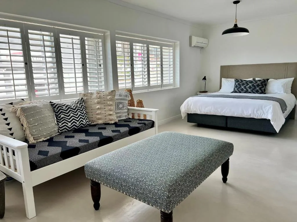 Modern bedroom with queen bed, window seat, and contemporary furnishings