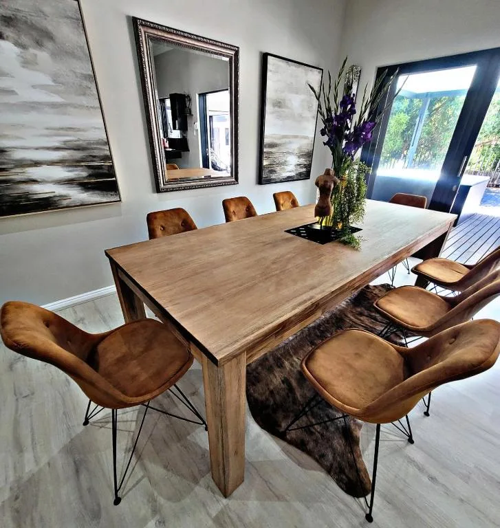 Modern dining area with wooden table and cognac leather chairs